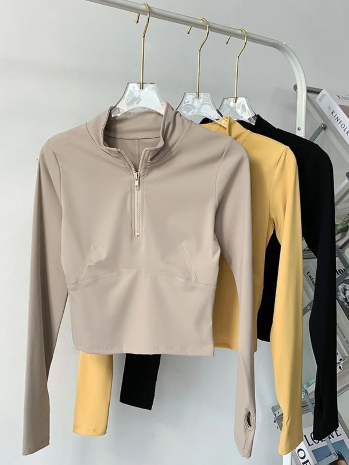 

Slim Fit Long Sleeve Yoga Top Women's Sportswear Fitness Running Jacket Stand Collar Design Polyester Fiber Short Length