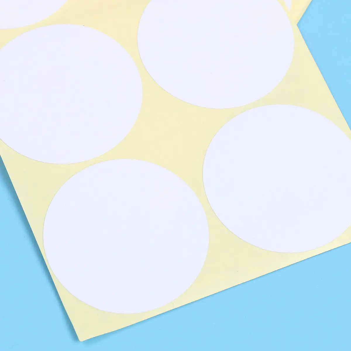

15 Sheets Round Self Adhesive Sticky Labels Blank Paper Label for Home Office Classroom Organization Marking Price Tags