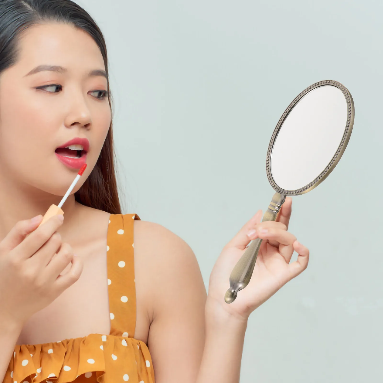 

Portable Vintage Handheld Makeup Mirror Decorative Compact Mirror for Women Travel Use Hand Mirrors with Handle