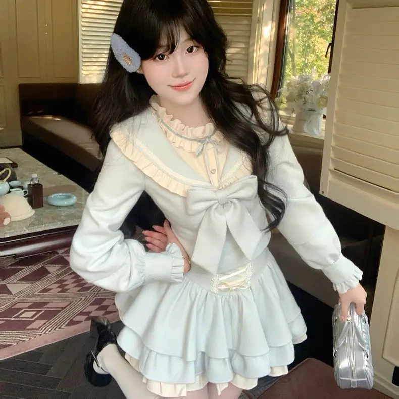 

Светло-голубой шикарный комплект MAGOGO в стиле лолита: милая и свежая короткая юбка с эффектом похудения и декоративными бантиками на платье.