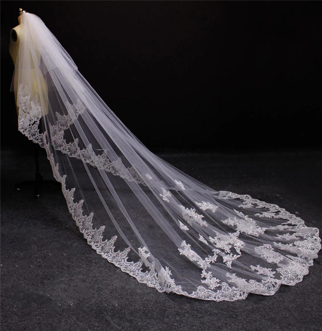 Sequins Lace Bridal Veils Cathedral Elegant 2 Tier Lace Edge Wedding Veil Tulle With Comb White Ivory Custom Made 3M