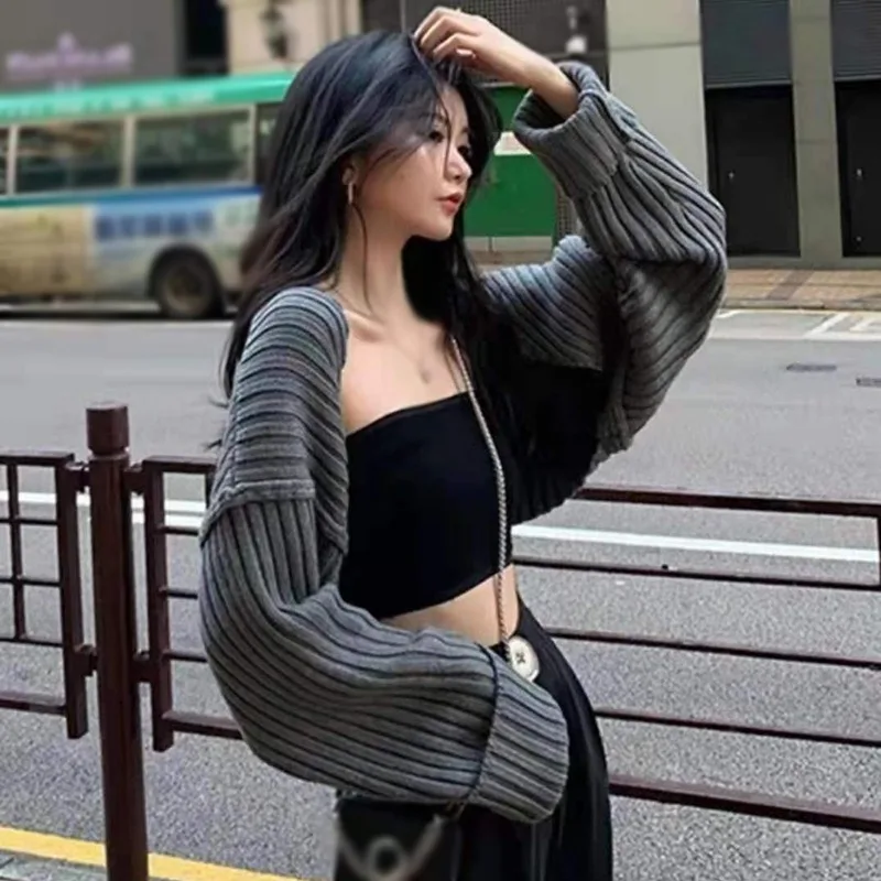 Women Retro Solid Color Loose Fitting Fashionable And Sexy Short knitted Long Sleeved Cardigan jacket