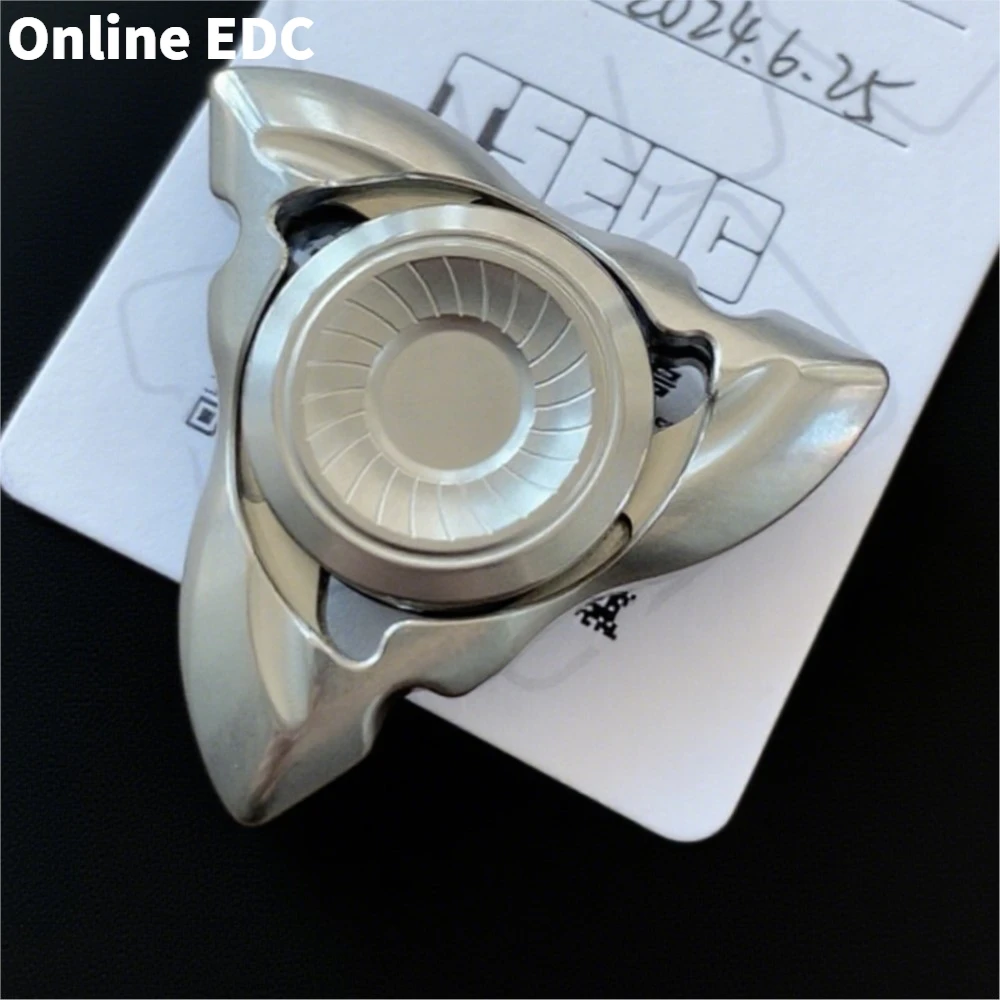 Giocattoli EDC usati TSEDC Faiz Fidget Spinner Giocattoli Fidget in acciaio inossidabile per adulti Fidget Spinner a tre pale Gadget per alleviare l'ansia