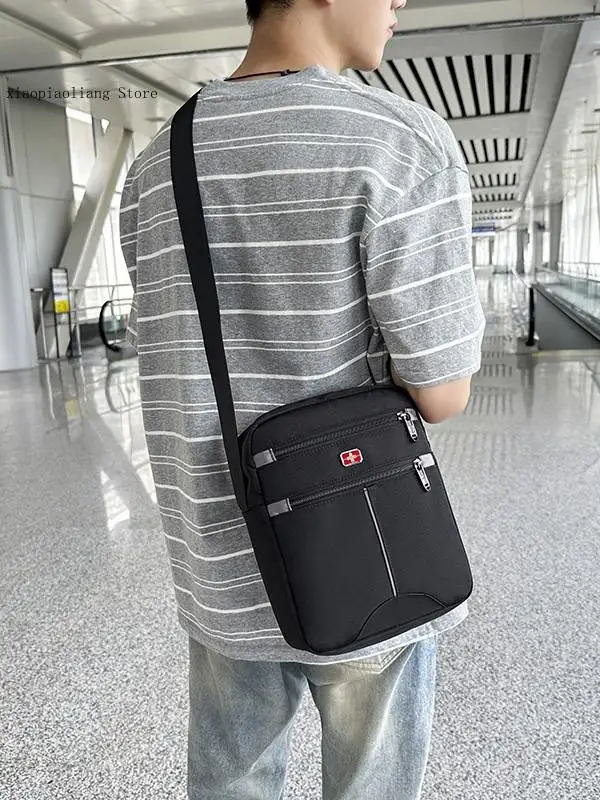 Рисунок 5 - Военная сумка через плечо с ножом для мужчин