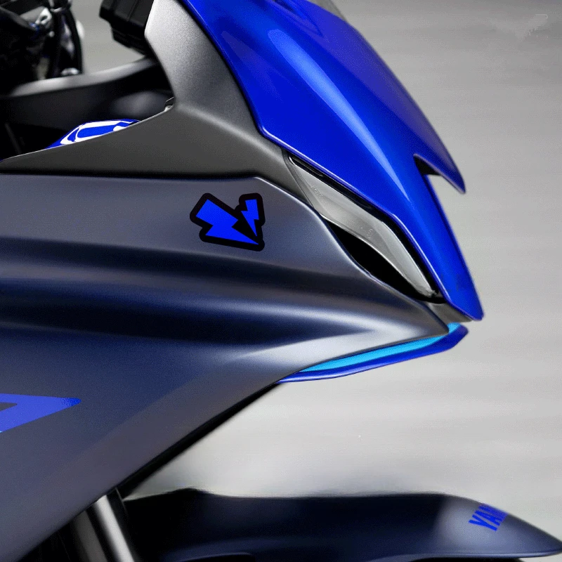 2PCS Lightning รถจักรยานยนต์สติกเกอร์กันน้ําสําหรับมอเตอร์ไซด์การใช้ถังหมวกนิรภัยด้านหน้า Fairing รถสกู๊ตเตอร์ไฟฟ้าไวนิล Decal