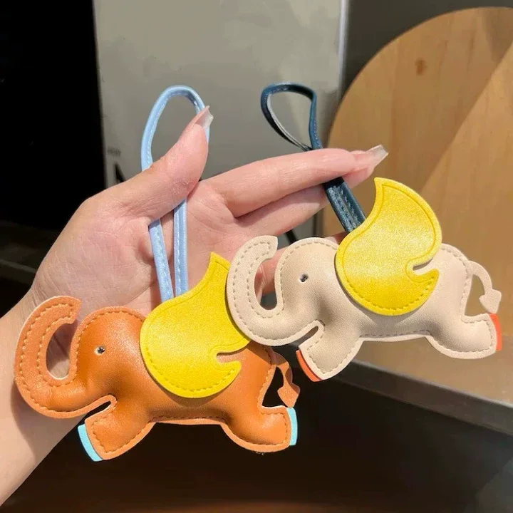 Custom Logo Cute Elephant  Leather Keychain Cartoon Dumbo Car Key Chain Ring Personalize Name Number For Man and Woman Keyring