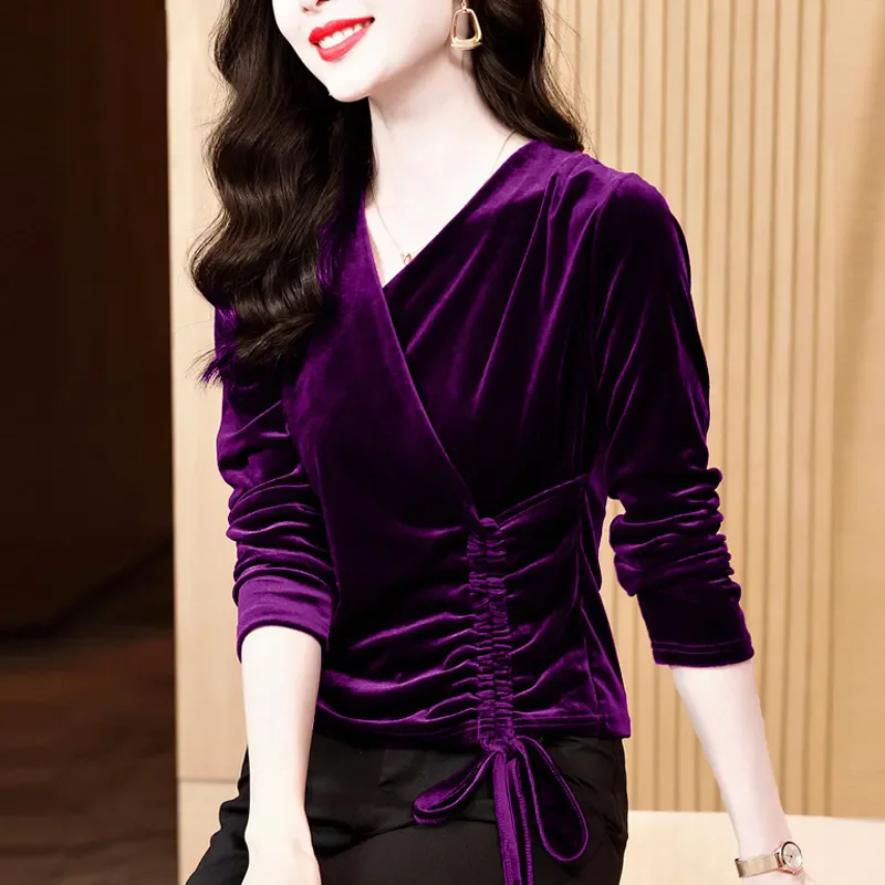 شيك المخملية المرأة الخامس الرقبة الدانتيل قاعدة قميص 2025 ربيع الخريف موضة جديدة سليم نوبل الحلو طويلة الأكمام تي شيرت