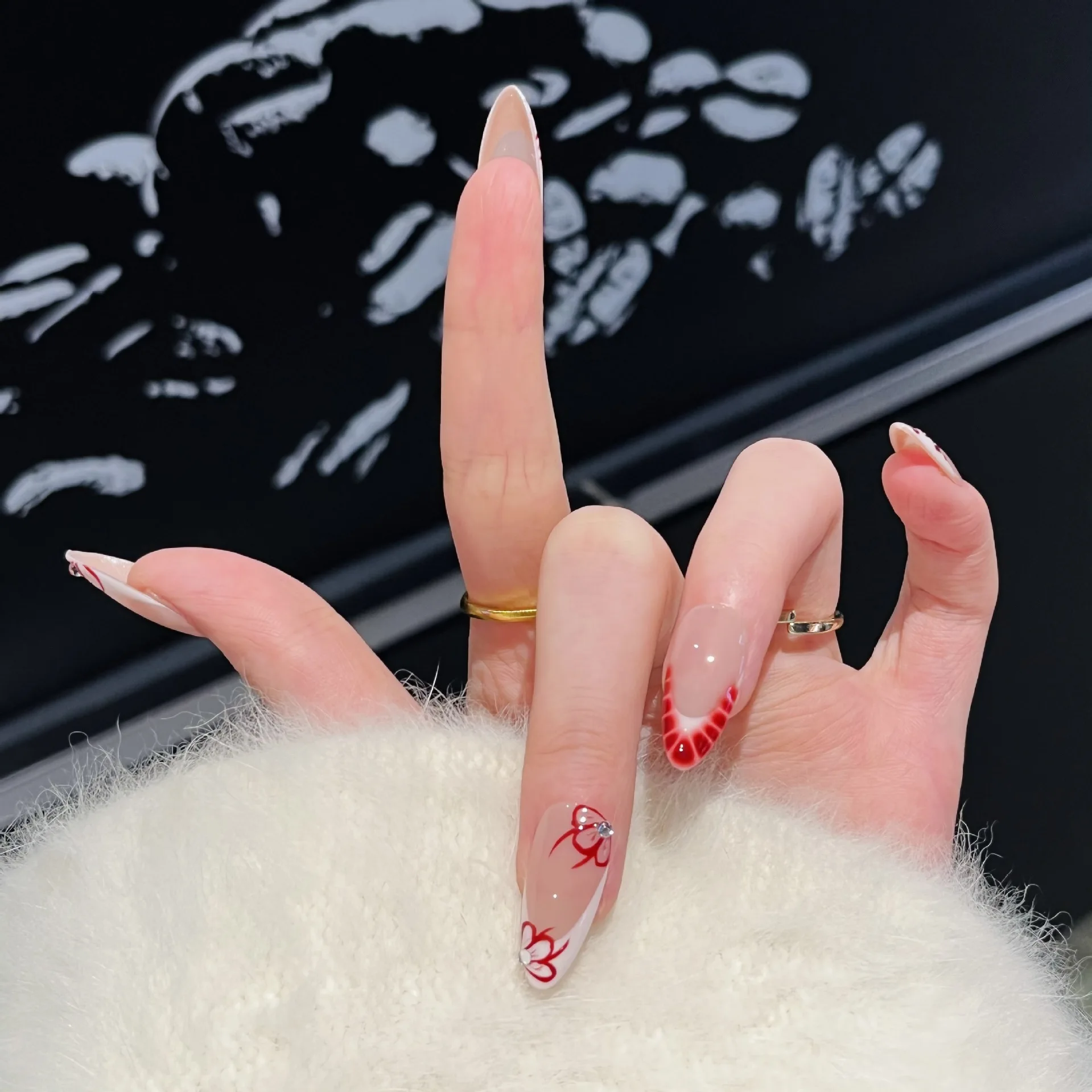 10 szt. Ręcznie Robione Średnie Owalne Paznokcie Naklejane Nude Różowy Biały Francuski Czerwony Wzór Kwiatowy Sztuczne Paznokcie Do Noszenia Porady dotyczące Stylizacji Paznokci dla Dziewczyn