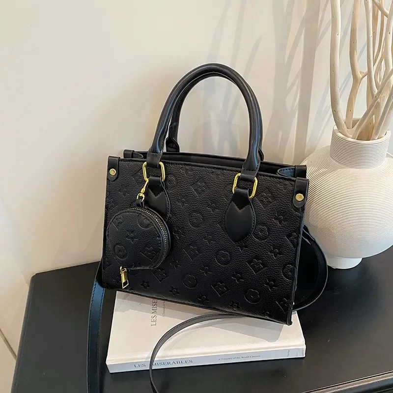 

Free shipping designer women's new fashionable printed shoulder bag trendy armpit tote outdoor hand-held diagonal cross bag