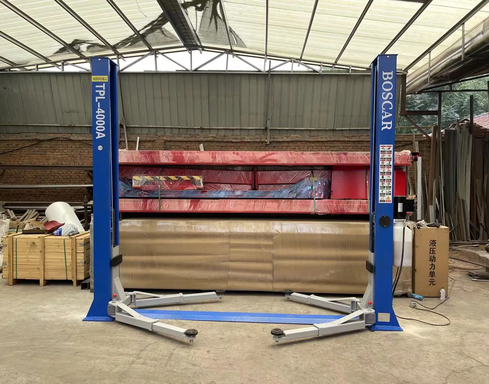 【الأكثر مبيعًا】BOSCAR 4000 كجم رافعة سيارة ذات عمودين 4t مصعد سيارة هيدروليكي ذو عمود مزدوج CE مدفأة 4 طن أرضية شفافة 2 عمود سيارة