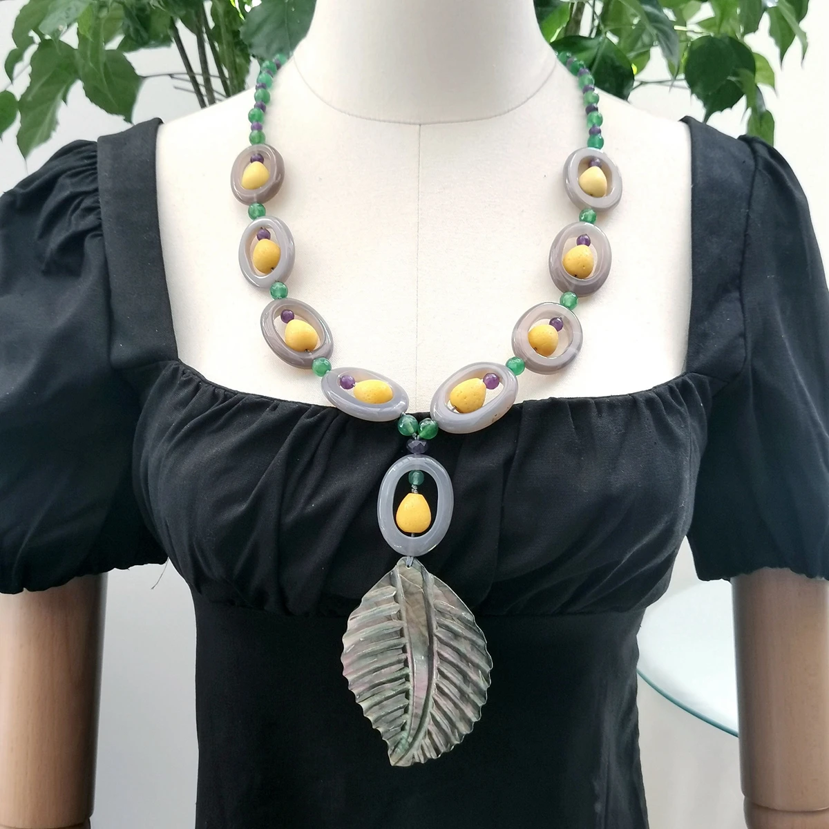 

Lii Ji Real Stone Gray Purple Green Women Necklace 74cm Agate Coral Amethyst Shell Leaf Pendant Women Jewelry Stock Sale