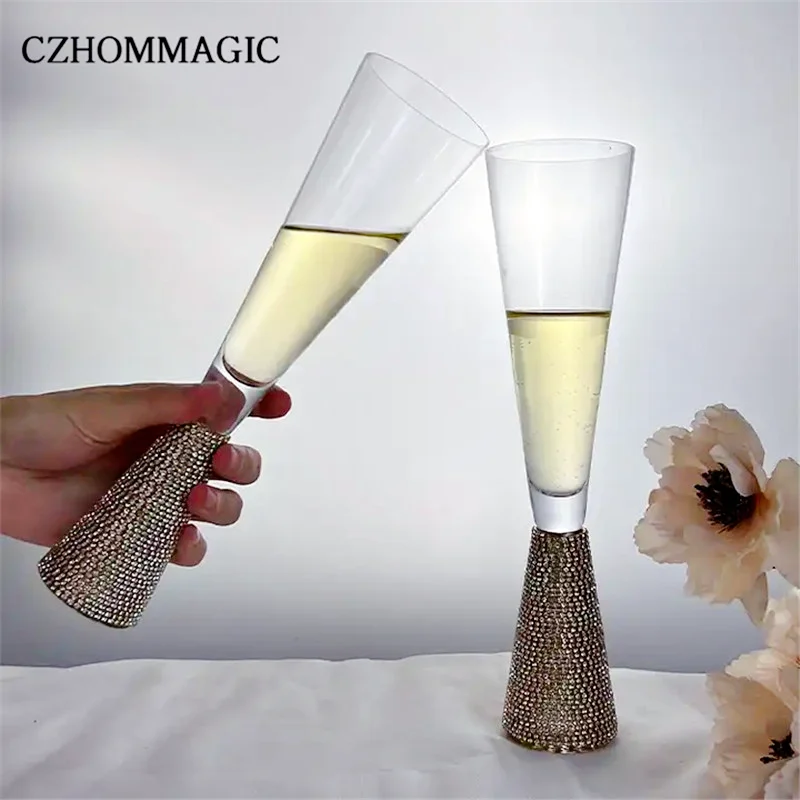 2Pcs 150ml Rhinestone Champagne Flutes Wedding Toasting Glass for Bride & Groom Diamond Wine Glasses Long Stem Glassware Gifts