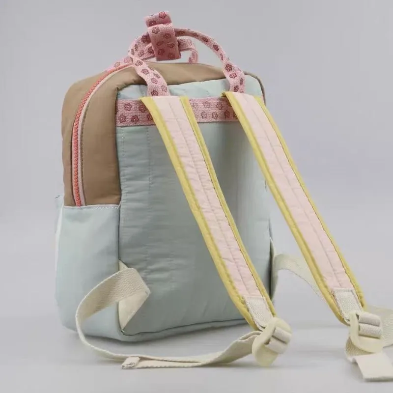 حقيبة ظهر جديدة خفيفة الوزن للأطفال مع سحر عباد الشمس المرح وتصميم كتلة الألوان للنزهات.