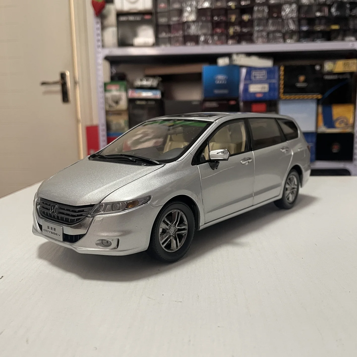 مقياس 1:18 مصنوع من خليط معدني 2009 فضي هوندا أوديسي RB3 ألعاب سيارات نموذج كلاسيكيات الحنين هدايا للكبار عرض تذكاري ثابت