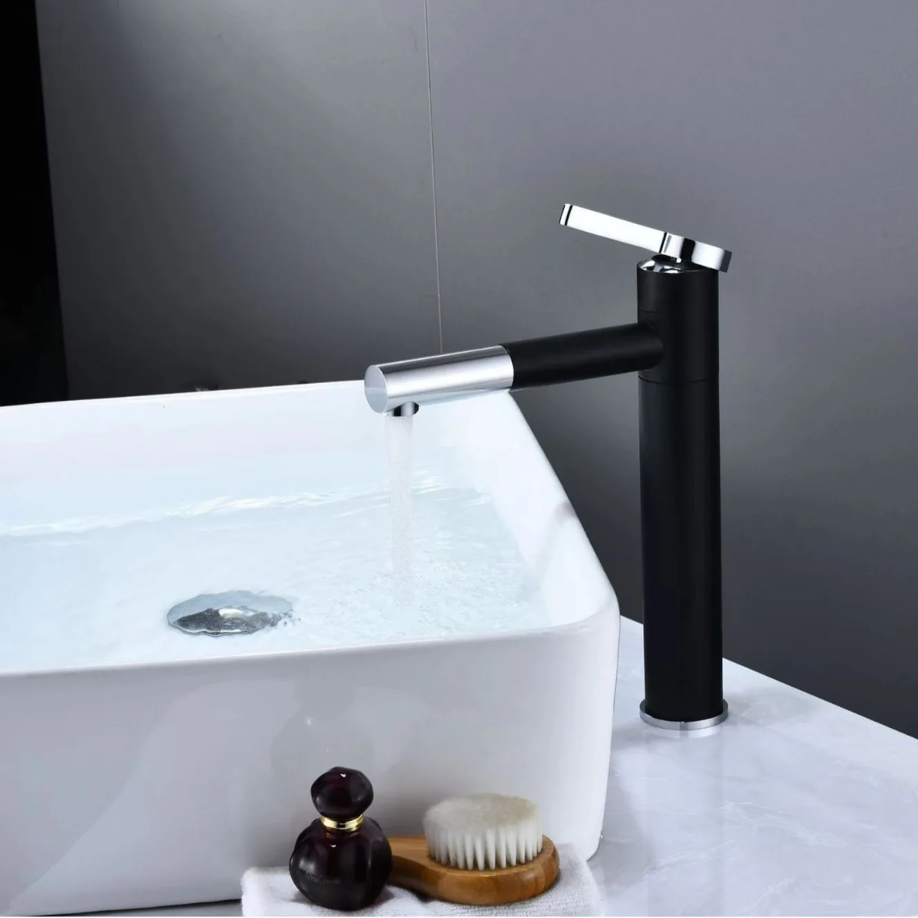 Modern Simple Bathroom Faucet All Copper Basin Faucet 360 Degrees Rotating White Hot and Cold Basin Faucet