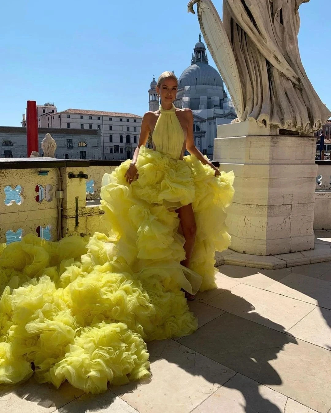 Lemon Yellow Dresses To Party Halter Ruffles High Low Long Tulle Women Dress Backless Puffy Tulle Prom Gowns Huge Train Behind