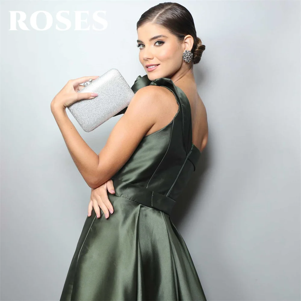 ROSES Grünes Abendkleid, One-Shoulder-A-Linie, gerüschtes Satin-Partykleid mit Falten, Satin, hoher Seitenschlitz, فستان • Prom Dresses