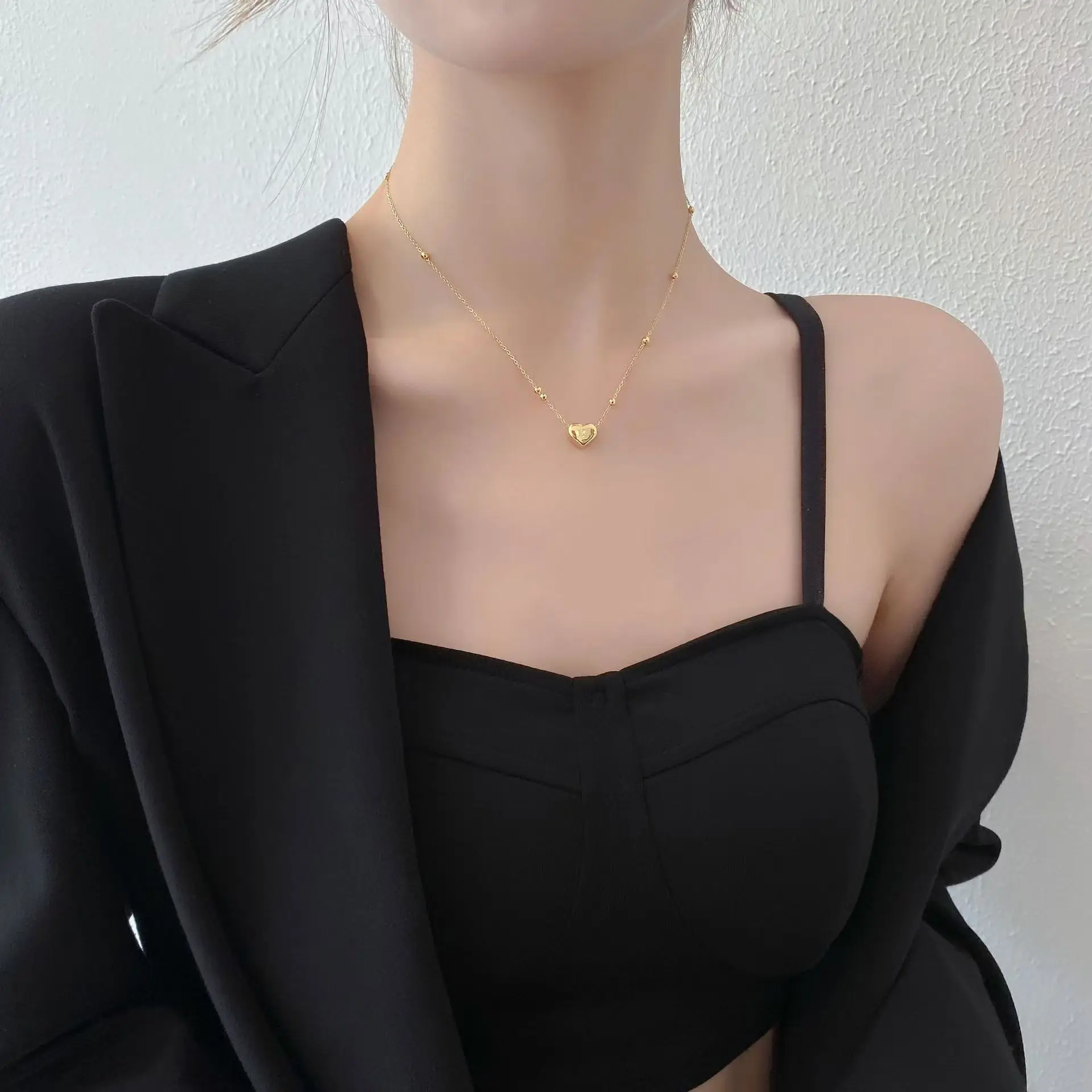 Golden heart-shaped women's love jewelrys set, fashionable and creative combination, including necklace, bracelet and ankle