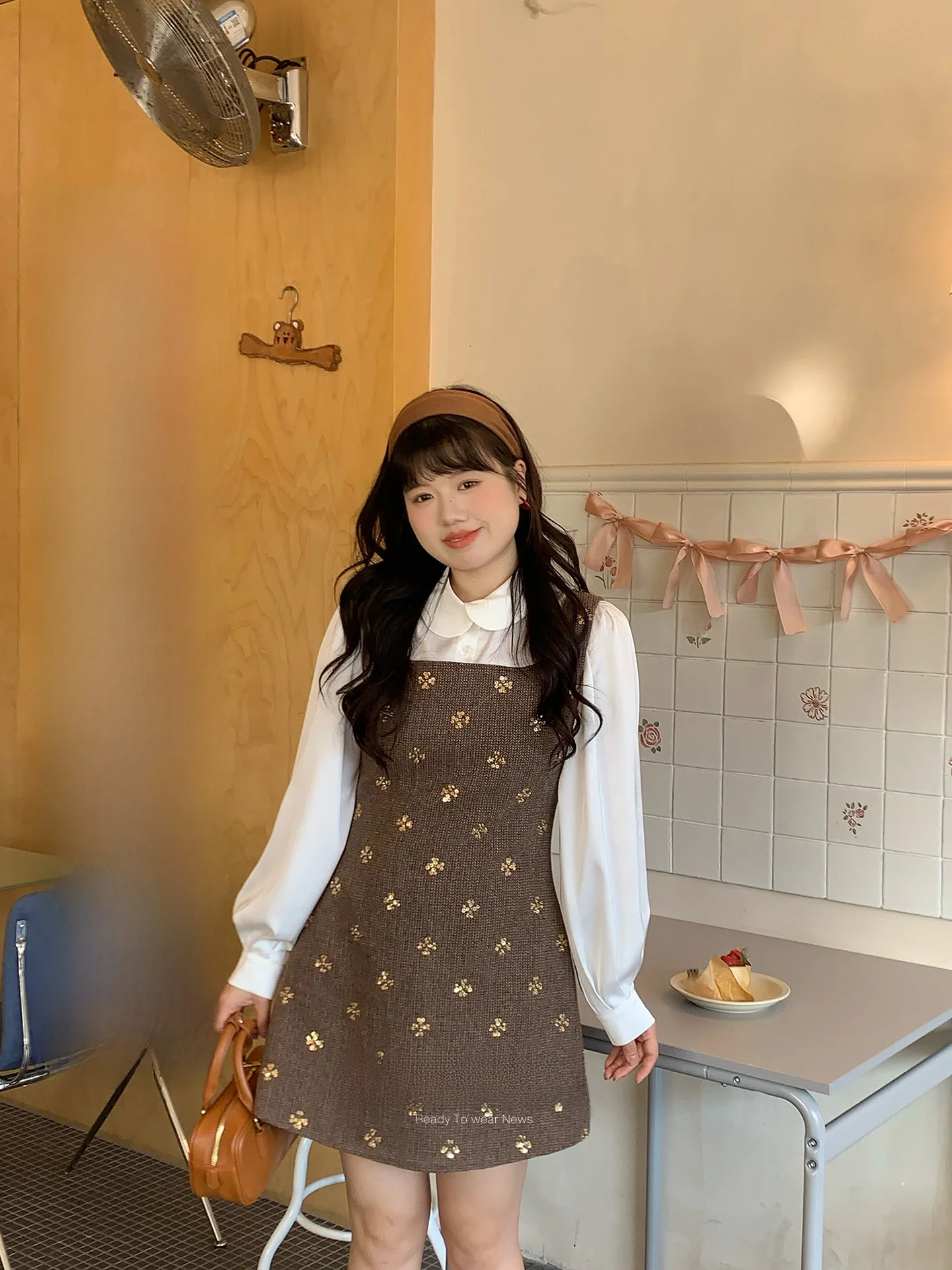 

Женская зимняя модная блузка Mimi большого размера с белым воротником-стойкой, длинными рукавами-фонариками и цветочным узором, свободного кроя