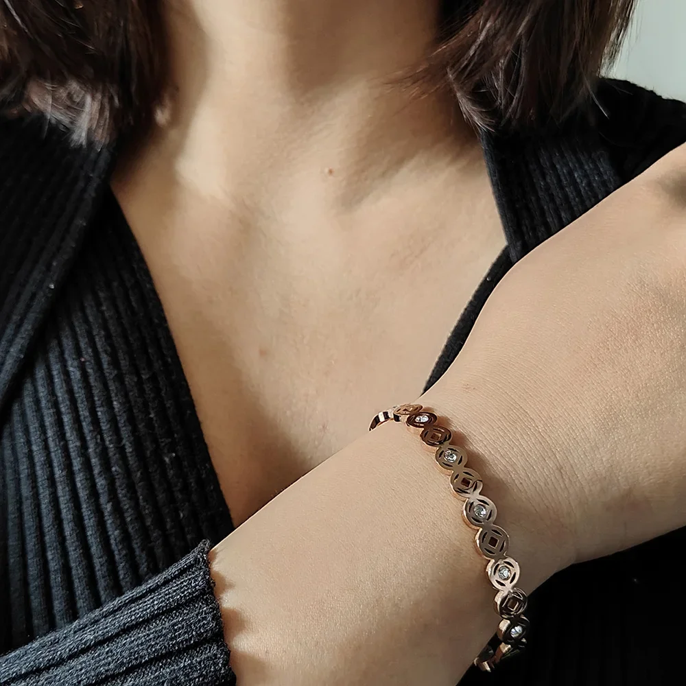 

Vintage Gold Color Chain Coins Bracelet Personality Charms Bracelets for Women Fashion Accessories Gift for Girlfriend New