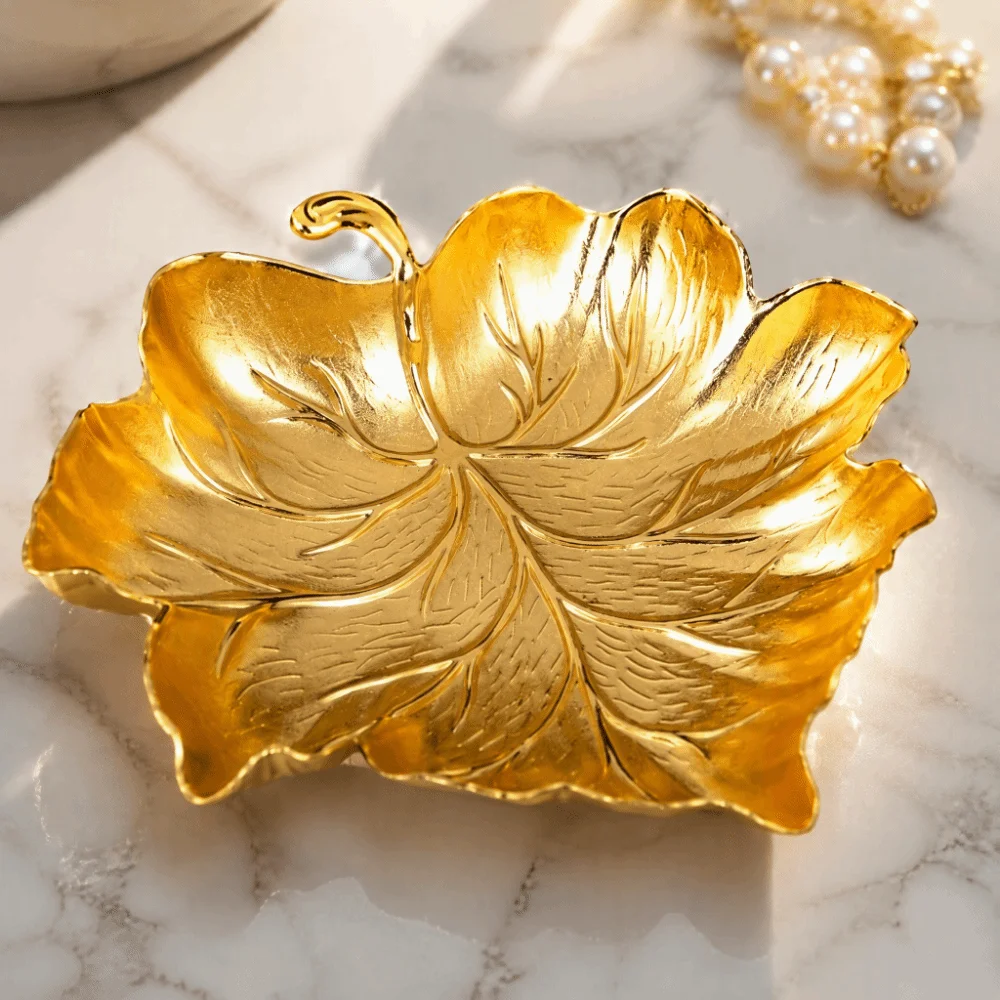Zinc Alloy Jewelry Dish 5.91x5.63x1.38in Golden Metal Storage Plate Embossed Design Leaf Shape Jewelry Organizer Tray Daily Use