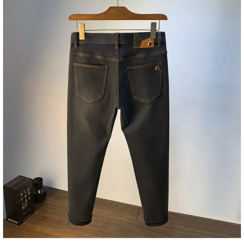 

Осенние мужские джинсы 2025, новый тренд, облегающие брюки с маленькими штанинами, повседневная легкая роскошная мужская одежда, джинсовые брюки