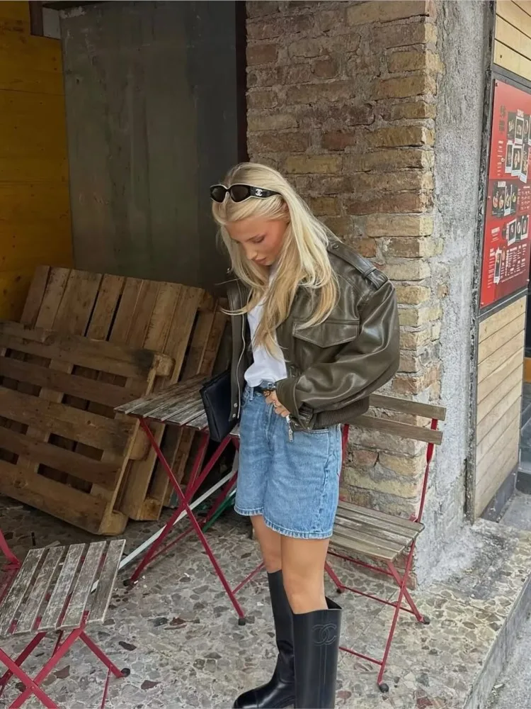 سترة قصيرة من الجلد الصناعي للنساء للخريف مع علامات تبويب على الكتف على الطراز الأوروبي معاطف نسائية بأكمام طويلة قطع علوية أنيقة للسيدات