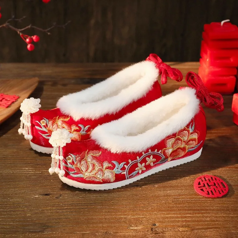 Wedding Shoes Women's Winter Embroidered Cotton Shoes Ethnic Style Shallow Slip on Inner Height Light Plush Warm Hanfu Shoes