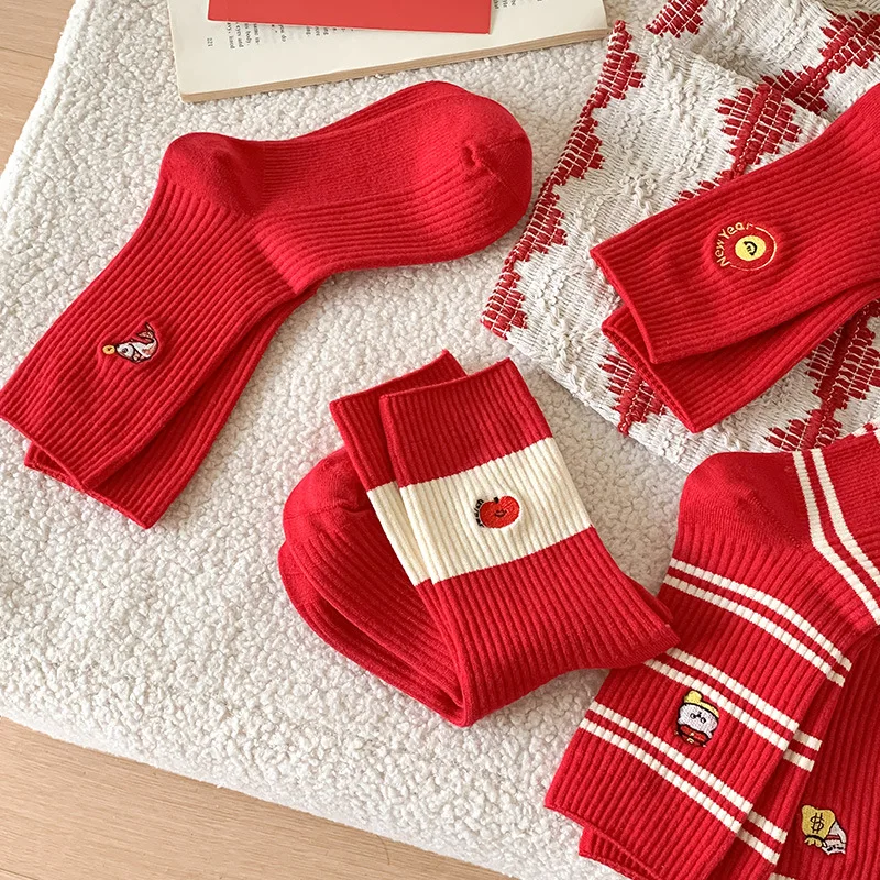 2 أزواج من 2026 السنة الجديدة جوارب قطنية الكرتون لطيف منتصف جوارب أنبوبية يشير إلى السعادة الحظ البساطة مخطط الجوارب غير رسمية