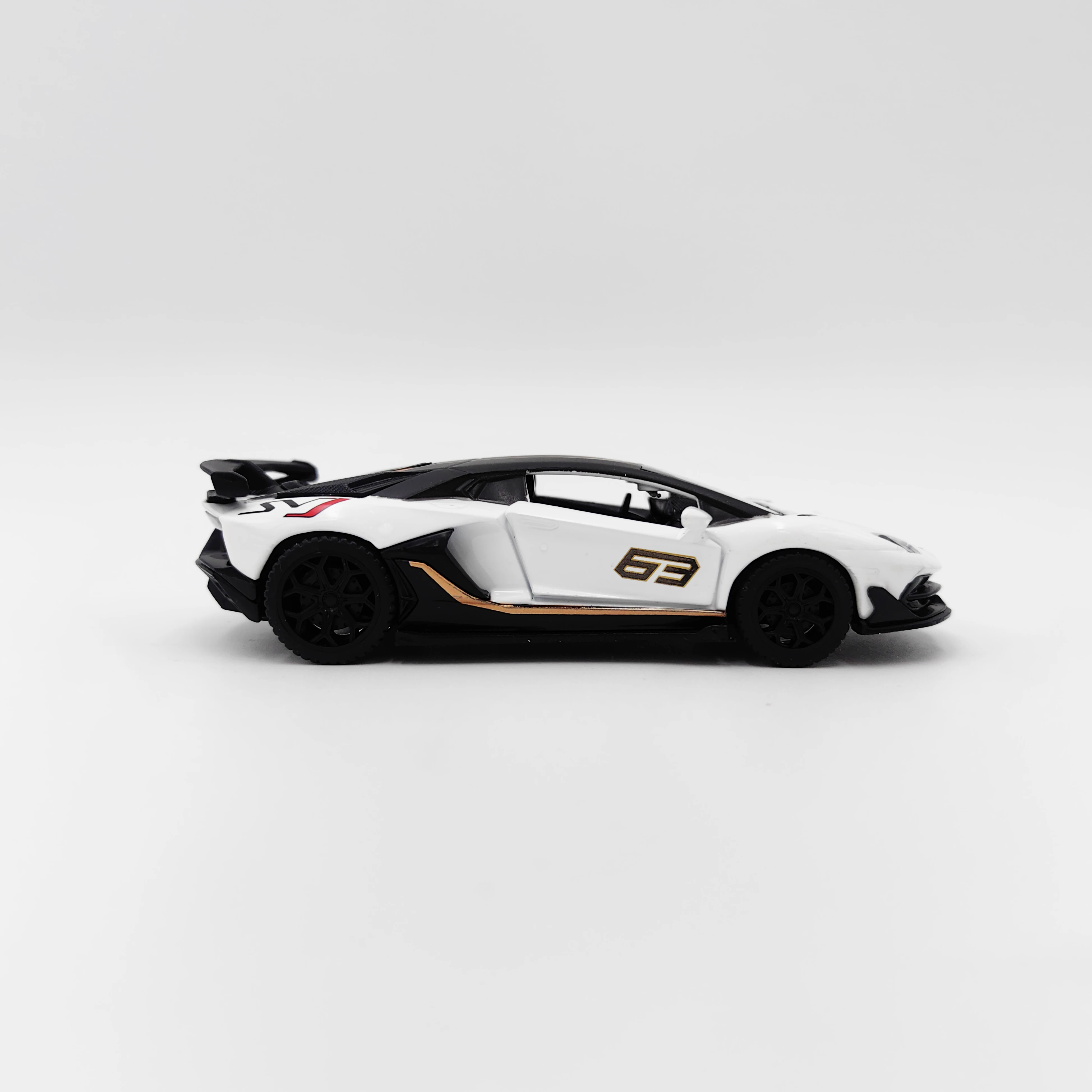 CCA 1:43 white Lamborghini Evontado SVJ63 die-cast alloy car model collectible holiday birthday gift