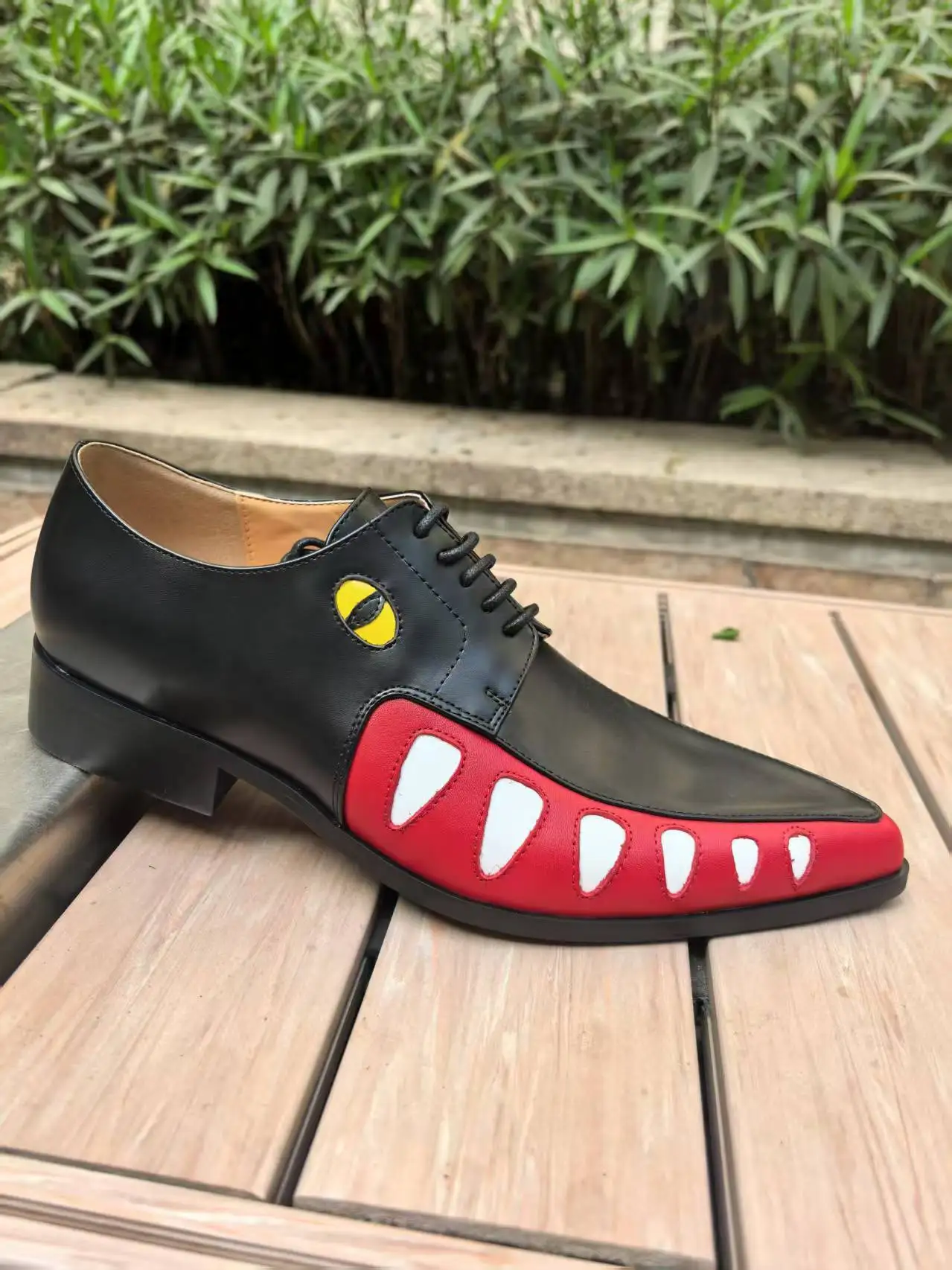 Zapatos de tacón elegantes con plataforma de cuero negro para mujer con detalle de nudo de lazo decorativo y tacón grueso Ideal para la moda de inspiración vintage