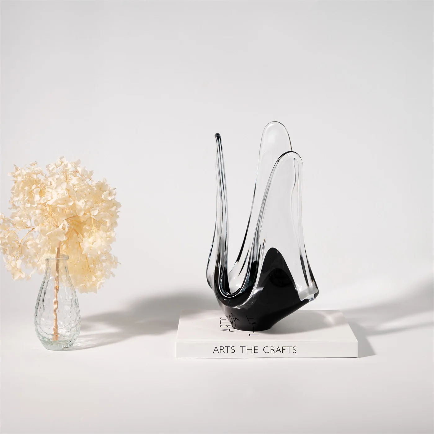 Nordic creative black and white porcelain three-pronged flame irregular glass candle holder ornaments model room sales office ho