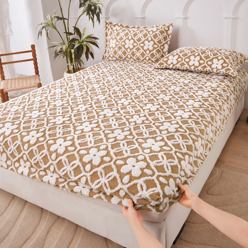 

The 2025 New Taffy Fleece Bed Hat Thickened, Warm and Skin-friendly Mattress Covers for Autumn and Winter Bedding Bedspread