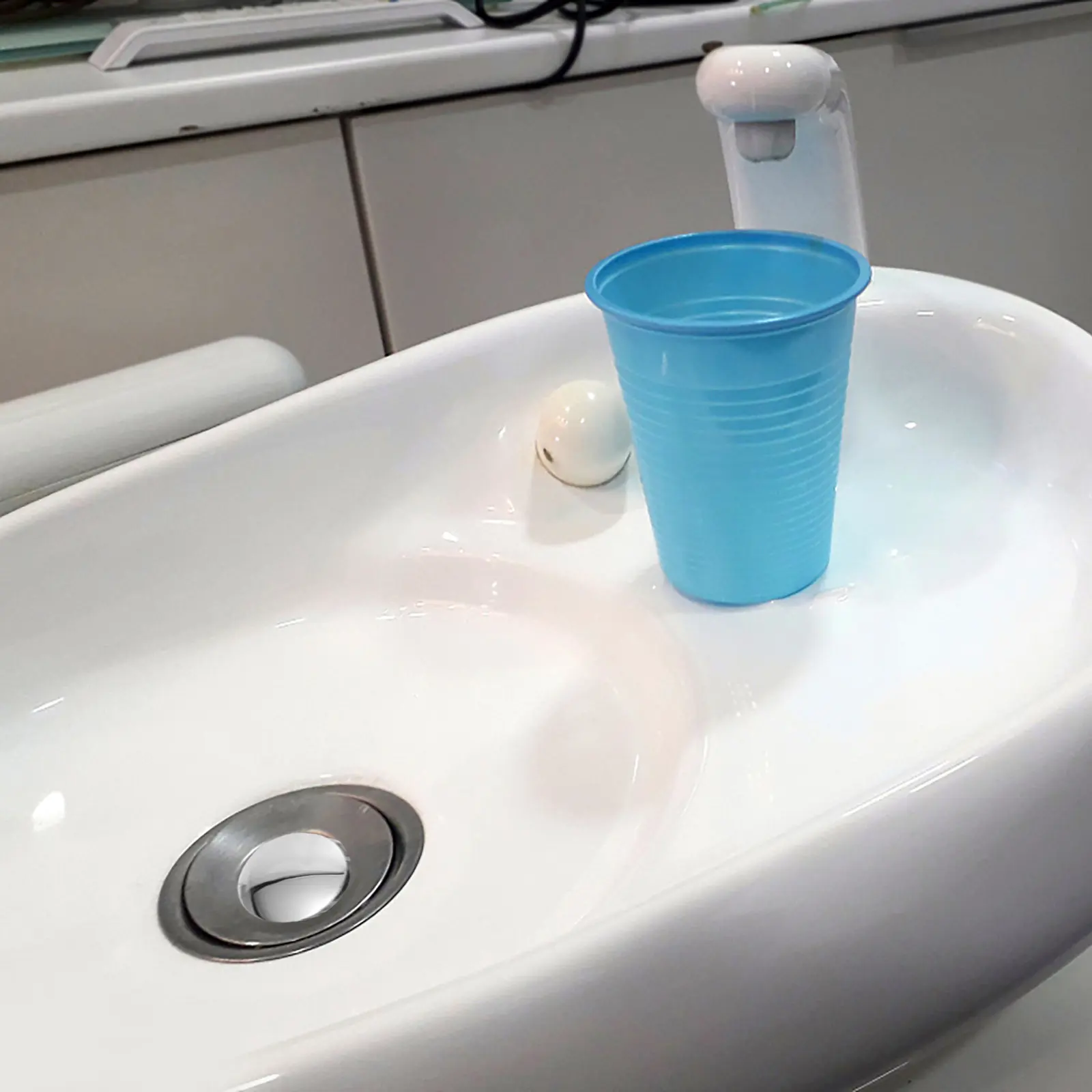 Pop Up Basin Drain with Overflow Slotted Button Waste Cover Bathroom Sink Strainer Tub Drain Stopper