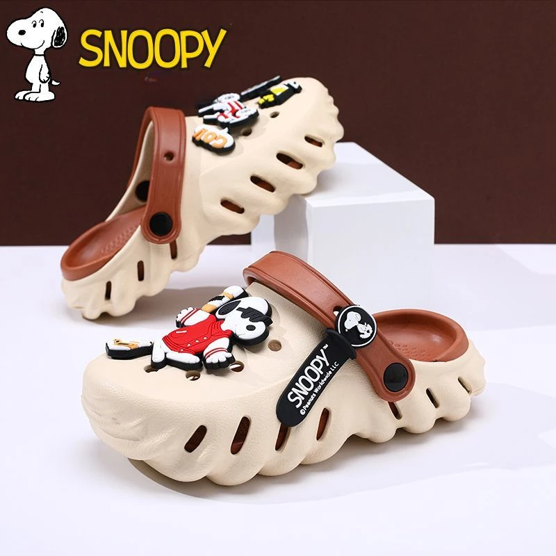 อุปกรณ์ต่อพ่วงอนิเมะ Snoopy Peanuts บุคลิกภาพความคิดสร้างสรรค์การ์ตูนเด็กชายและเด็กหญิงดูดีและสามารถสวมรองเท้าแตะข้างนอกได้