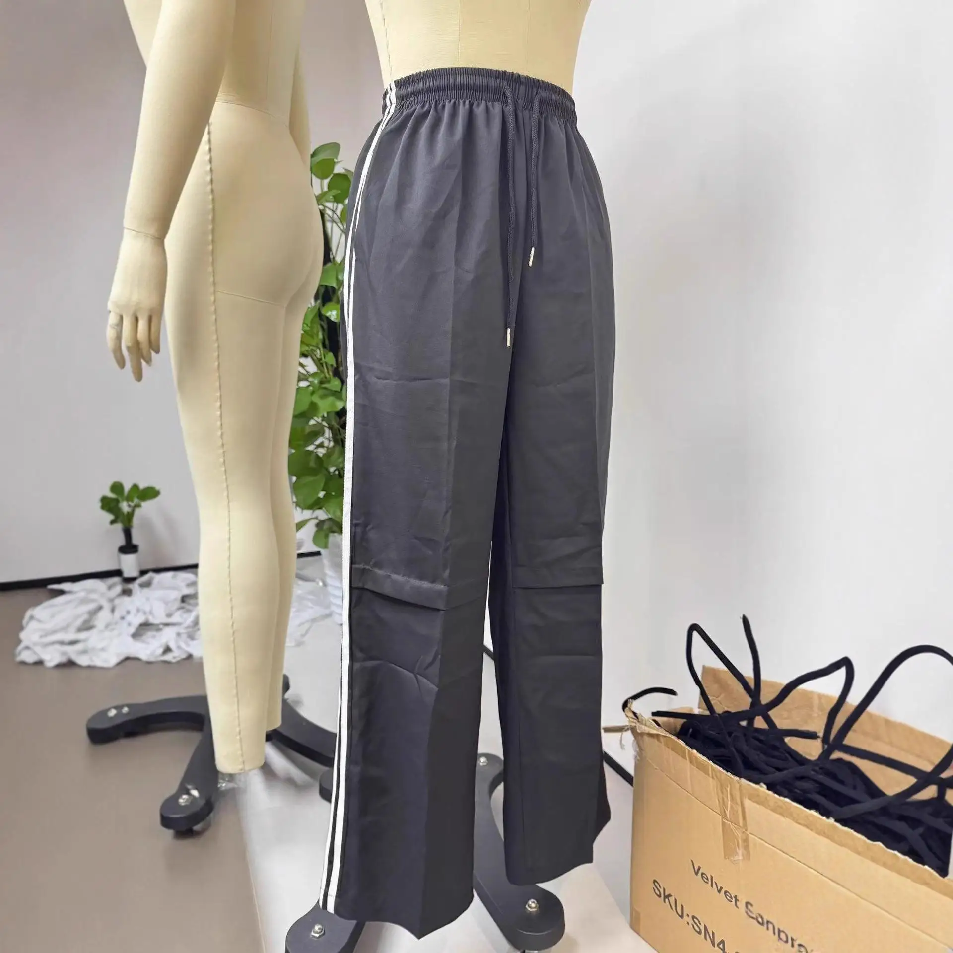 

Women's Striped Sagging Wide Leg Pants Floor Hing Casual Loose Fit mid Waist Low Brand Commute Style Winter Collection