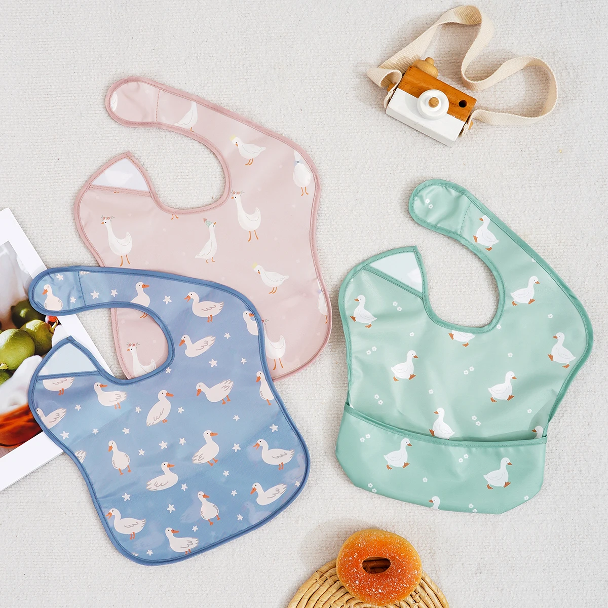 

3 шт., нагрудники для еды, крючок и петля, детский регулируемый нагрудник для кормления, ткань для отрыжки, детский халат для кормления, рисования, игр