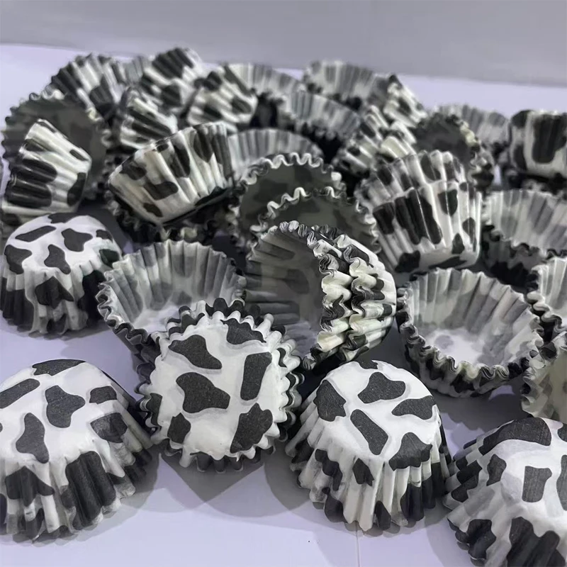 200Pcs/500Pcs/1000Pcs Small Cow-Shaped Mini Cake Paper Cups, 0.98inch Baking Cups, Unfolded Size 6cm, High-Temperature Resistant and Oil-Proof Paper Cake Cups, Suitable for Birthdays, Weddings, Holiday Desserts - Compatible with Standard Cups and Baking Trays - Easy to Clean, Essential for Party Baking, Holiday Design, for Home Baking Enthusiasts