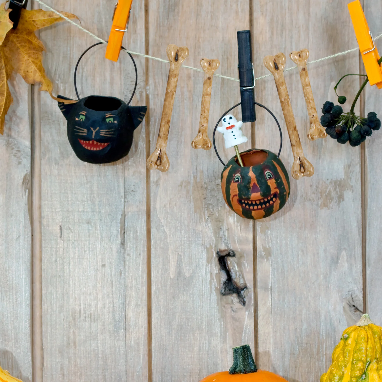 

20Pcs Halloween Bone Decor Plastic Fake Small Bones Simulation Bone Prank Props Realistic DIY Hanging Charm Decorative Ornament