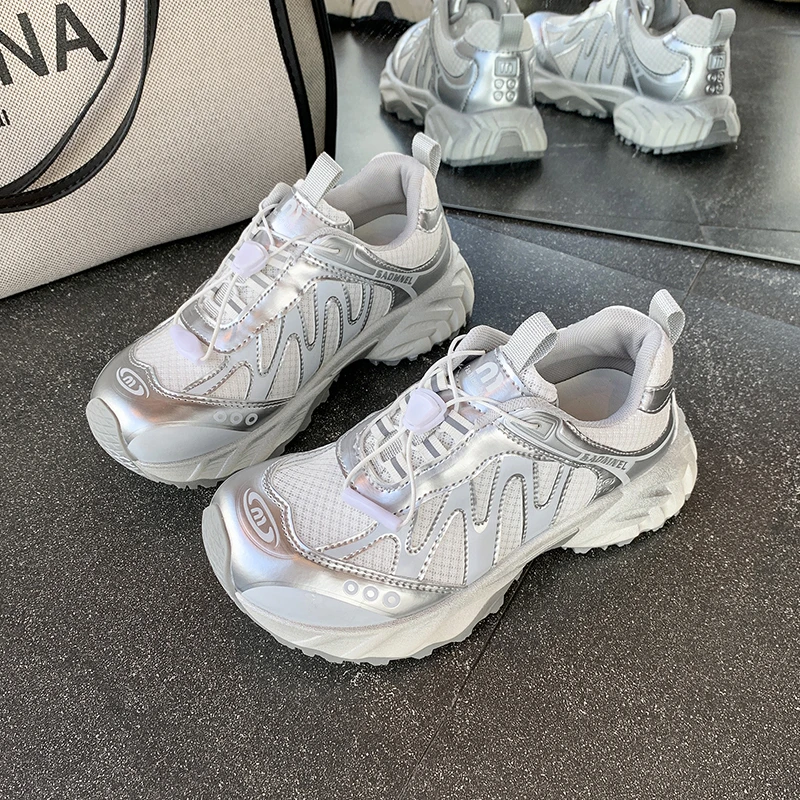 أحذية رياضية عصرية مريحة ومسامية للصيف جديدة عالية الجودة للزوجين خفيفة الوزن على طراز الزوجين