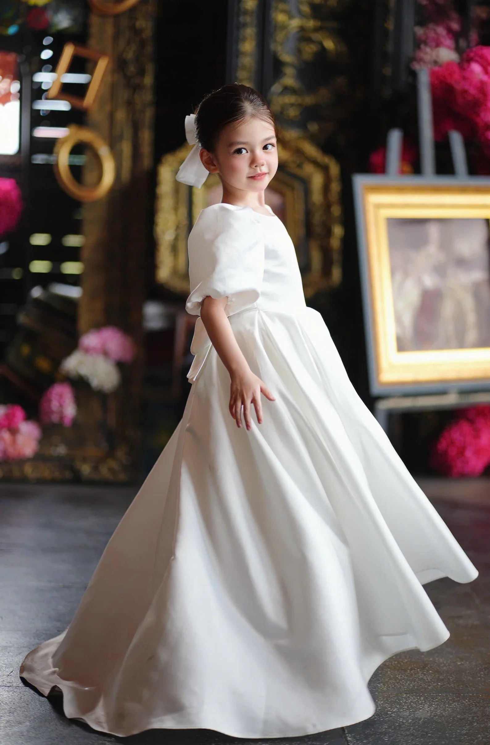 Elegant Satin Flower Girl Dress Puff Short Sleeves Round Neck Cutout Back Large Bow A Line Long Gown for First Communion Wedding