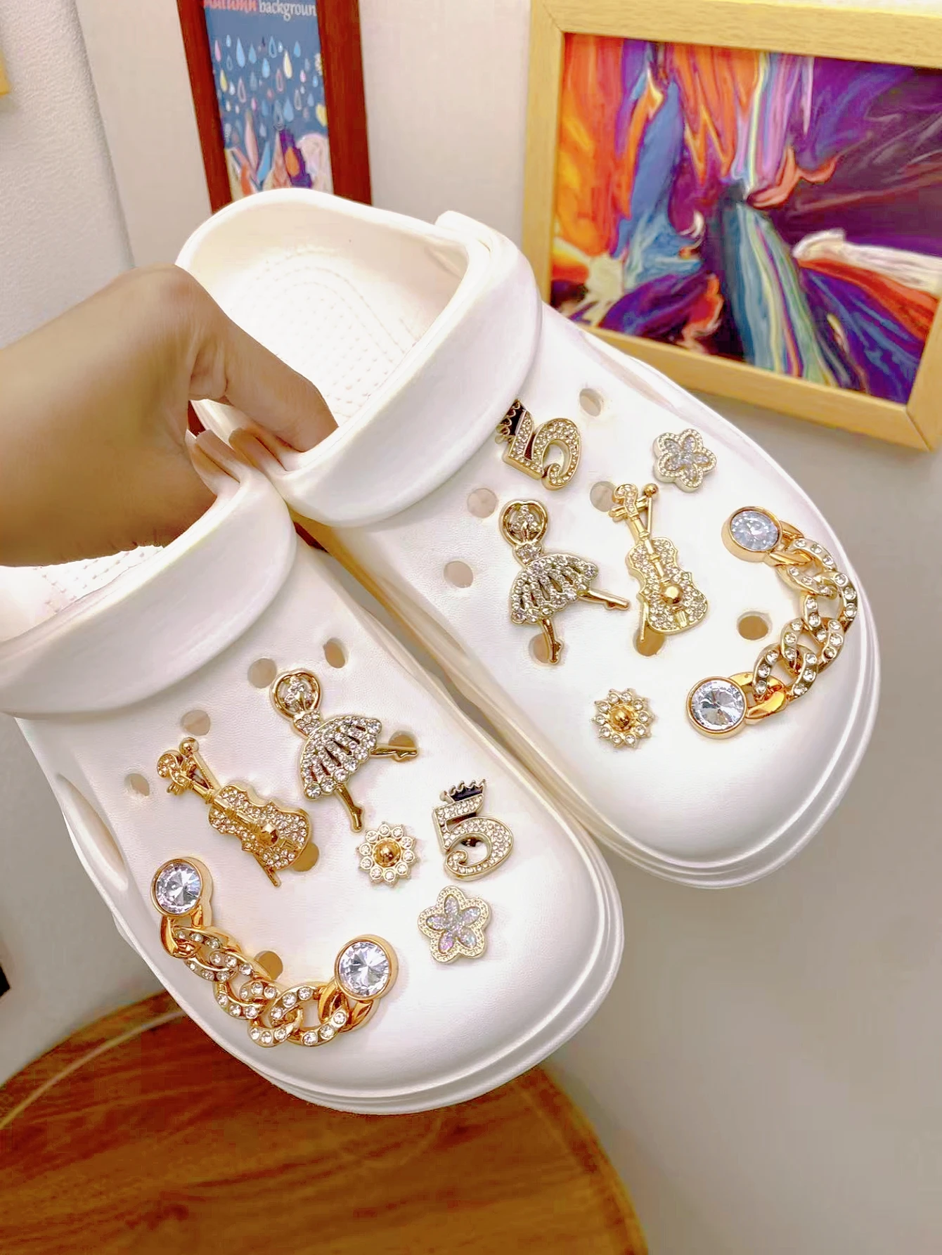 12 fashionable golden dot diamond chains, dancing girl, violin, digital five-class shoe buckle DIY decorations, multi-functional