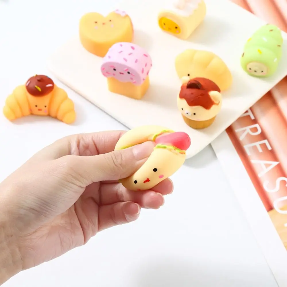 Nette Bäckerei Lebensmittel Füllstoffe Box Spielzeug Zufällig Glück Prise Spielzeug Brot Weiche Glück Squeeze Spielzeug Kinder