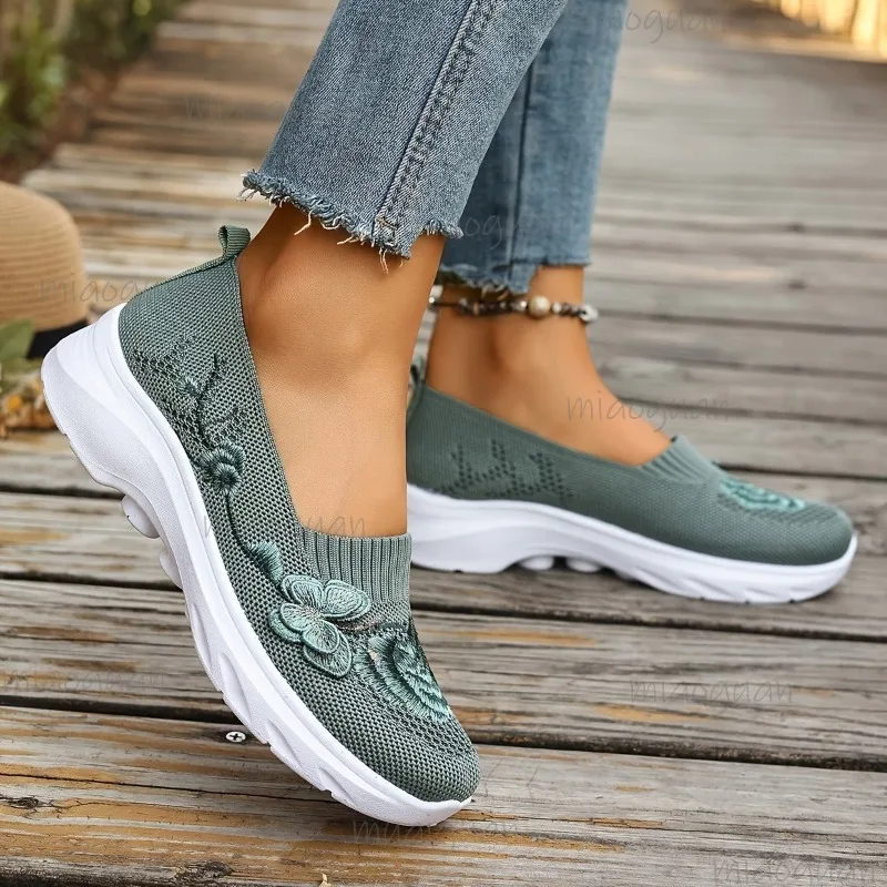 2026 Spring Floral Embroidered Slip-On Walking Shoes for Woman Breathable Mesh Knit Casual Sneakers Comfortable Loafers Size 42 view 5