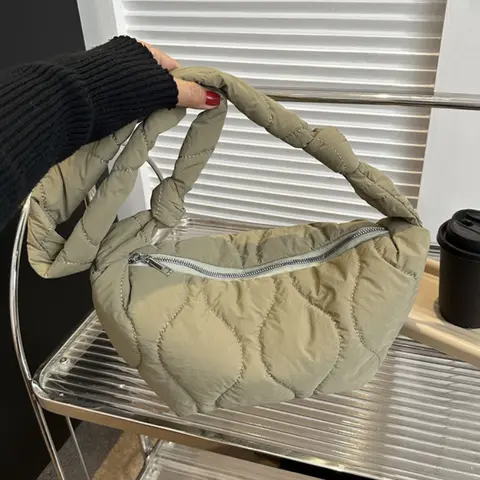 Borsa a tracolla imbottita per donna Borsa a tracolla imbottita in morbido cotone imbottito Borsa a tracolla trapuntata Borsa a tracolla con bolle di colore solido