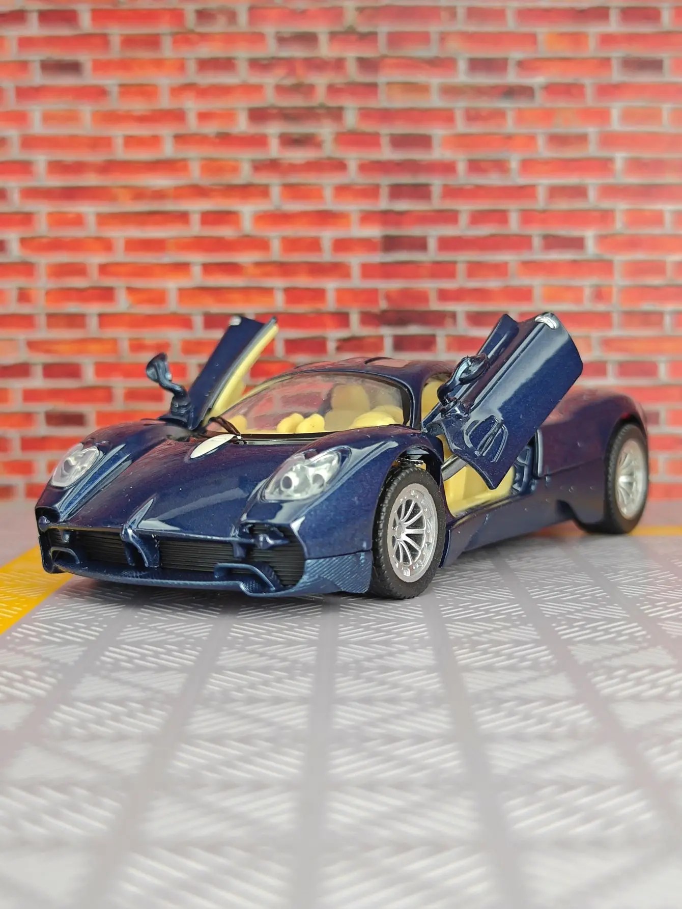 1:32 باجاني يوتوبيا سبيكة نموذج سيارة الصبي لعبة سيارة هدية عيد ميلاد سيارة لعبة للأطفال مع وظائف الصوت والإضاءة المحاكاة #5