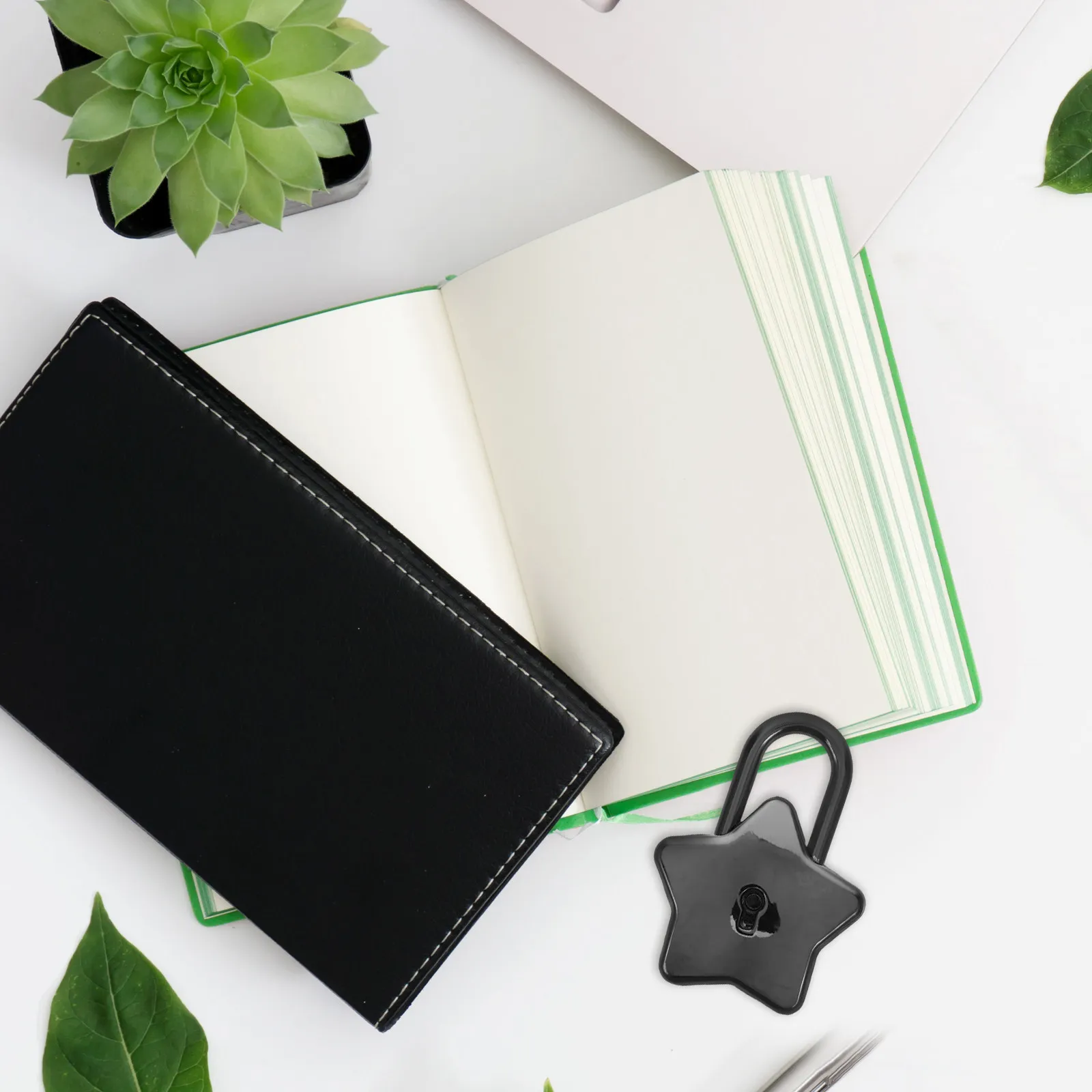 

Compact Star Shaped Metal Padlock Zinc Alloy for Notebook Diary Luggage Backpack Jewelry Box Suitcase Classroom Gym Locker