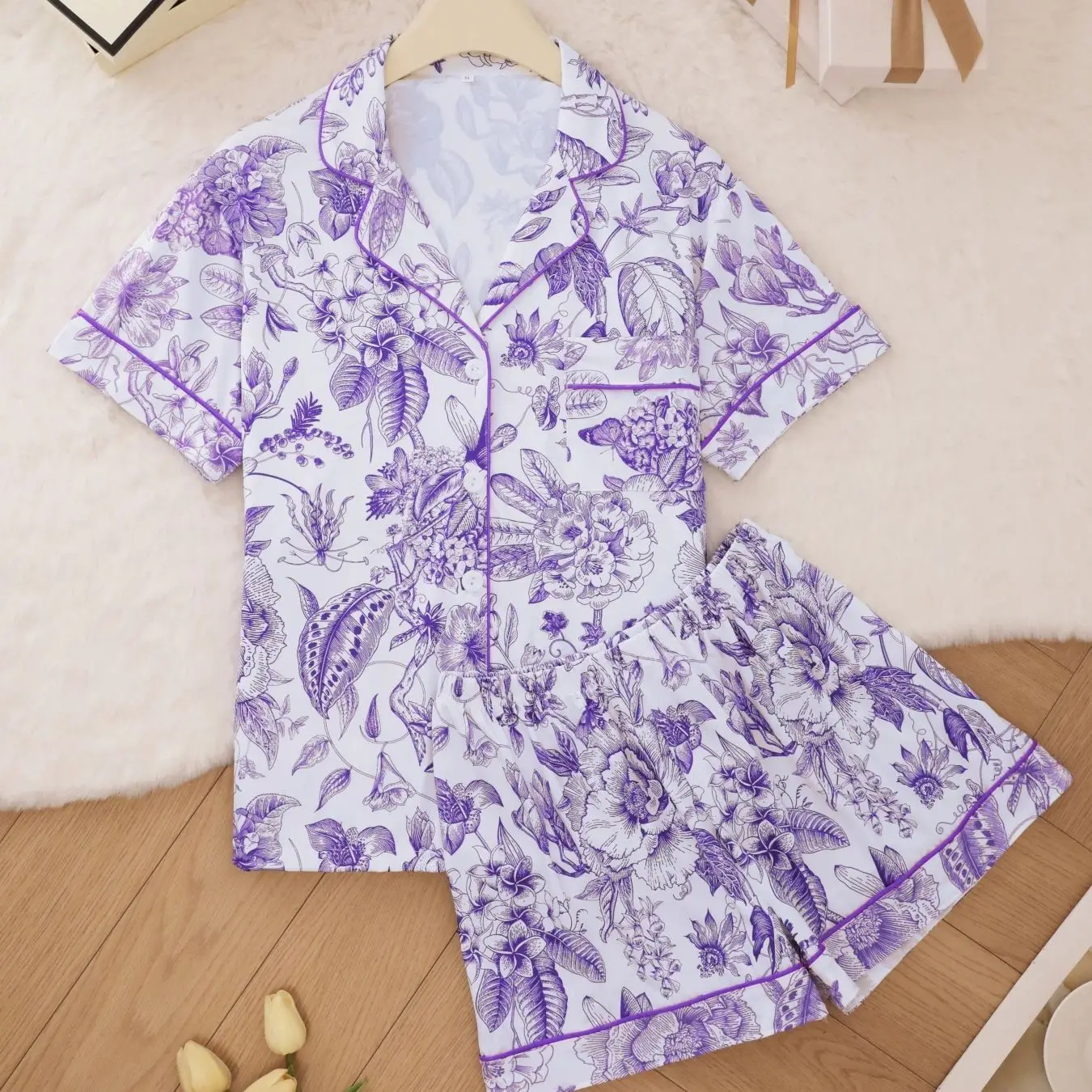 

Retro purple floral print pajama set for women with lapel, short sleeved shorts, light luxury style home wearRetro purple floral
