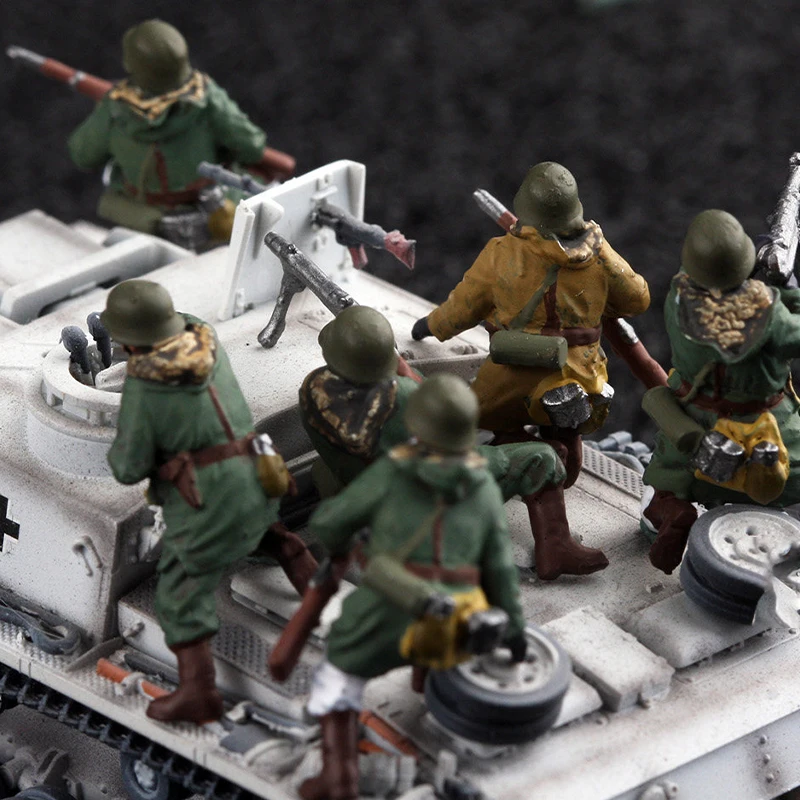 

1:72 Scale Resin Models German Armoured Infantry Kharkiv Soldiers 6 Suitable For Tank Scenes Collectible Decorative