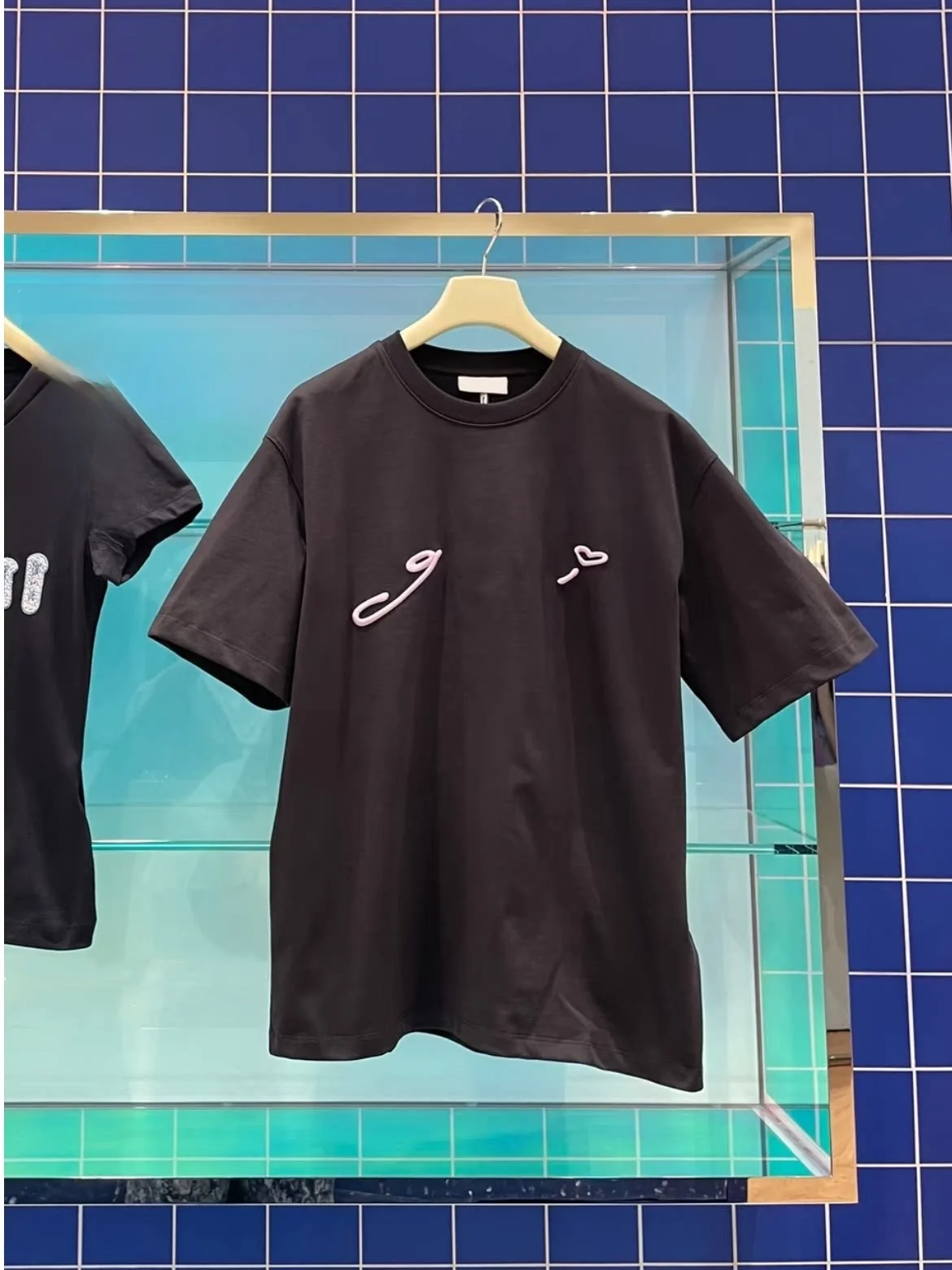 

Nordic Minimalist Black Cotton Short Sleeve T-Shirt Embroidered Letter Heart Design round Neck Women's Spring Summer Top